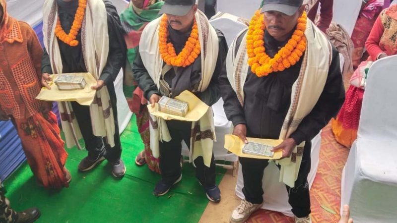 साल के अंत में बिहार पुलिस का सौगात। तीन नक्सलियों ने किया आत्मसमर्पण।