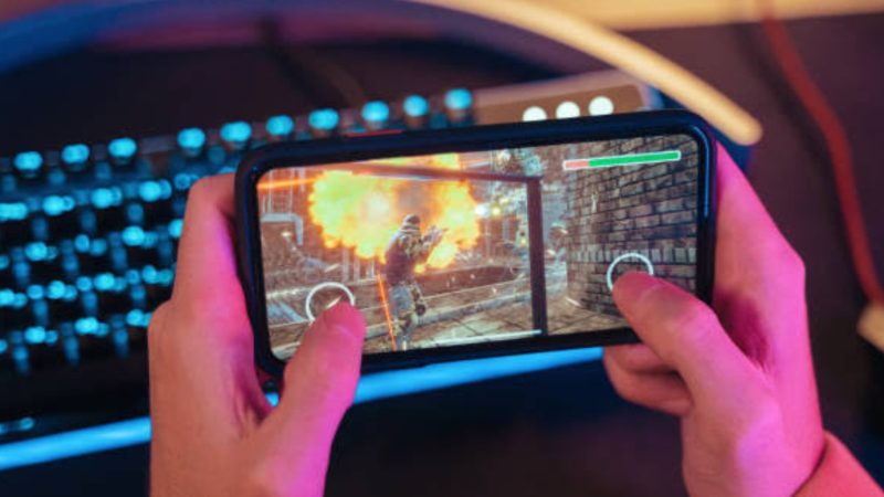 युवा दिमाग क्यों हो रहे हैं अधिक संवेदनशील?बच्चों के संज्ञानात्मक विकास पर बढ़ते स्क्रीन टाइम का प्रभाव