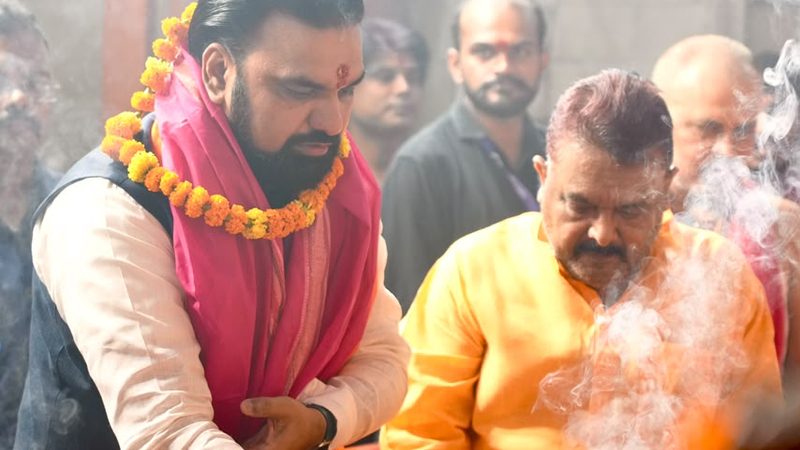 CM Samrat Choudhary Offers Prayers at Gardanibagh Thakurbari on Maha Saptami